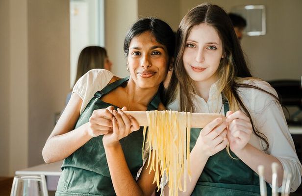 Pasta and Tiramisu Cooking Class with Prosecco in Rome