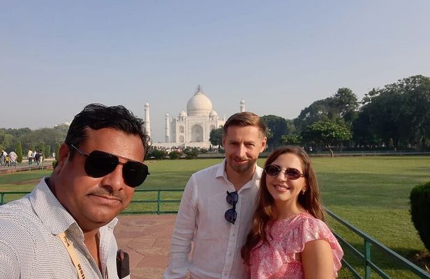 From Delhi : Taj mahal and Agra day Tour by Car