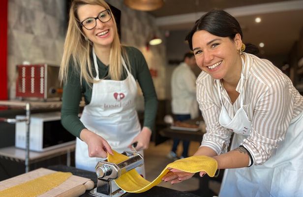 Rome Small Group Pasta Making Class with Wine and Italian Chef
