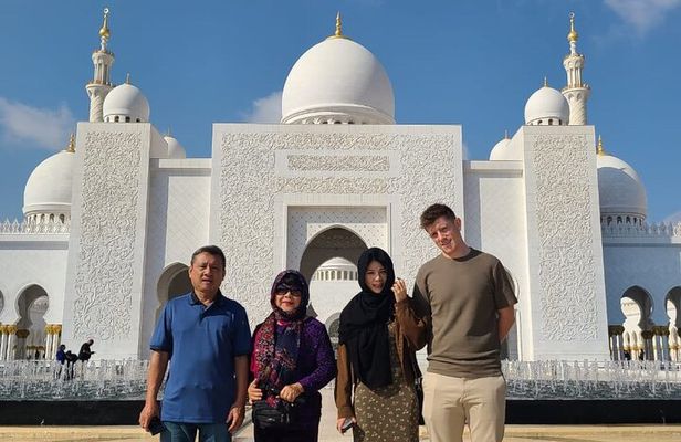 Abu Dhabi Private Layover Stopover City Tour with Flexible Timing