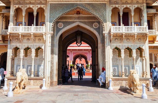 Jaipur Private Day Tour – Customizable Itinerary with Car & Guide