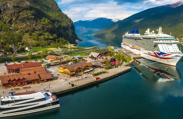 Discover Flåm at your own pace - Premium Round Trip from Bergen