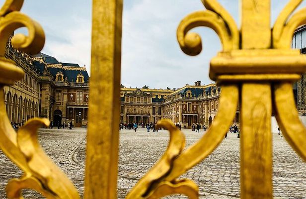 Versailles Small Group Tour from Paris Palace Gardens 