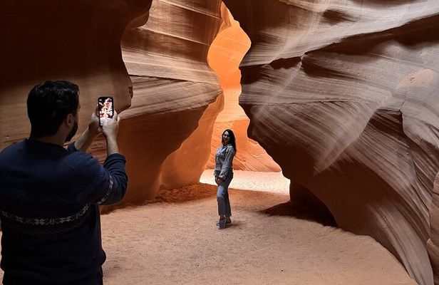 Page: Hogan Upper Antelope Canyon Tour