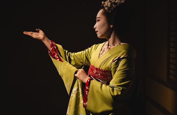 Kyoto Geisha Show Cultural Hour with an apprentice geisha, Maiko