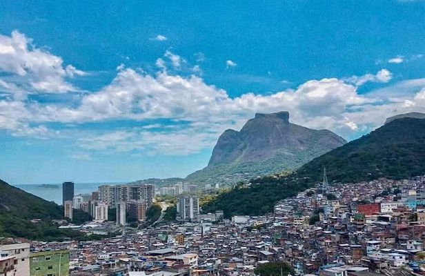 Favela Tour in Rocinha With a Local Guide