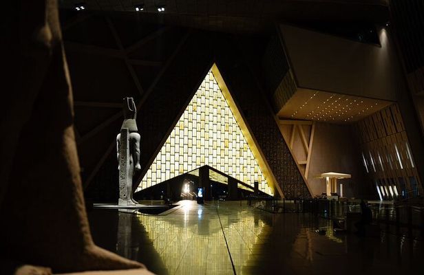 The Big Museum in 4 Hours with Guided Tickets and Transfer