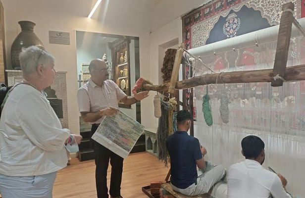 From Delhi: Taj Mahal Sunrise & Agra Handicraft Heritage Tour