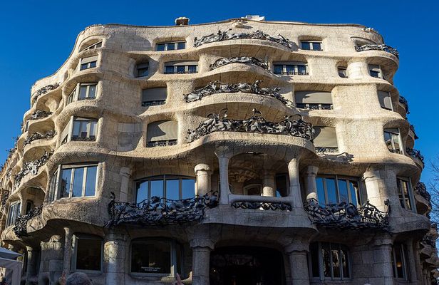 La Pedrera Casa Milà Guided Tour with a Local Guide