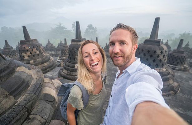 Yogyakarta: Borobudur 5-hour Tour with Climb up and Transfers