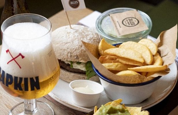 Guided Bruges Tour Canal Cruise with chocolate and Burger