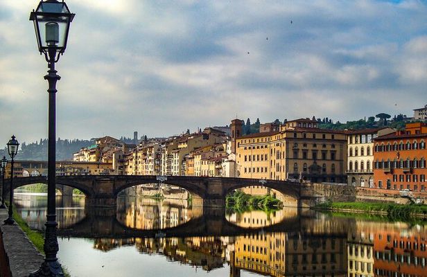 Florence 2-Hour Walking Tour with Expert Guide and Wine Window
