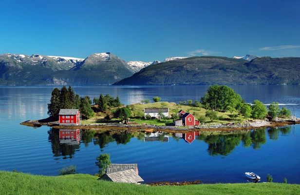 Bergen: Scenic Hardangerfjord with Waterfalls & Lunch at a Garden