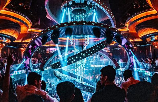 Las Vegas: VIP Club Crawl with Party Bus, Express Entry & Drinks