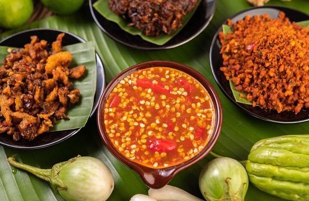 Bali: Night Market & Local Warung Food Tour with 15+ Tastings