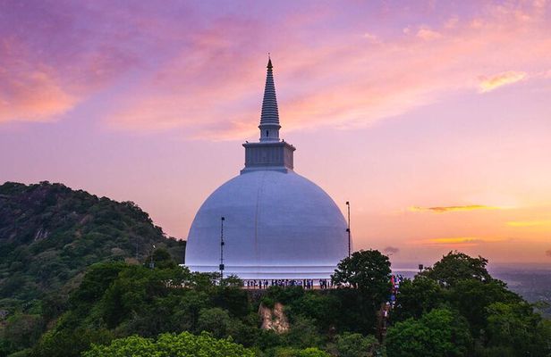 Anuradhapura Guided Day Tour of Ancient Ruins from Colombo