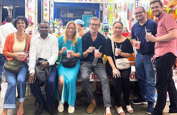 Mumbai Street Food & Beach Tour with 10+ Tastings