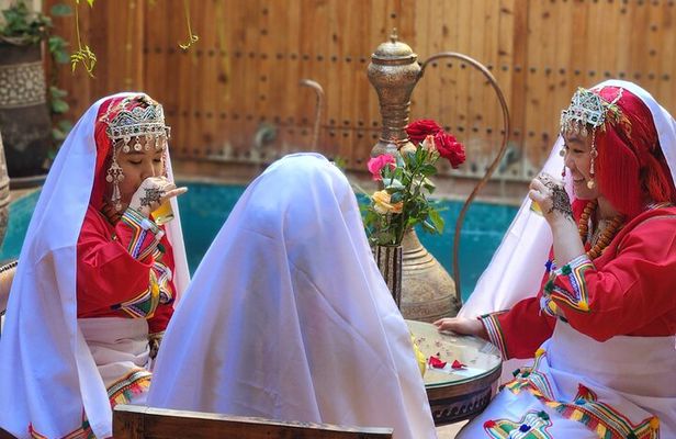 Traditional Moroccan Dress Experience in Marrakech