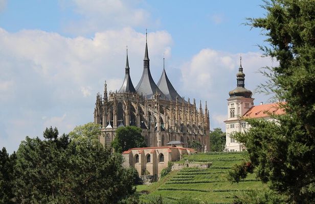 Cathedral and Bone church Tour from Prague to Kutna Hora