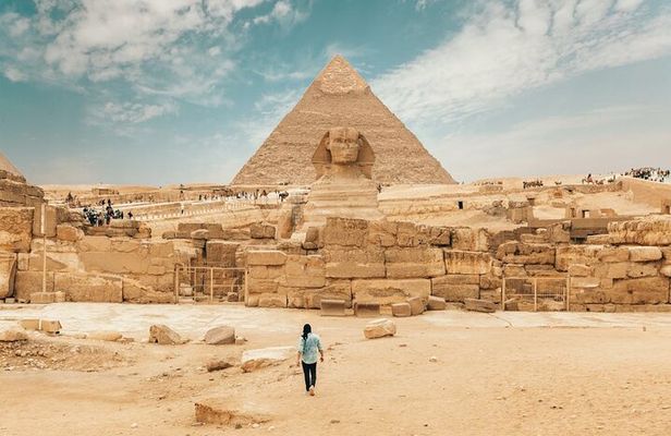 Private Day Tour from Hurghada to Cairo Pyramids and GEM Museum