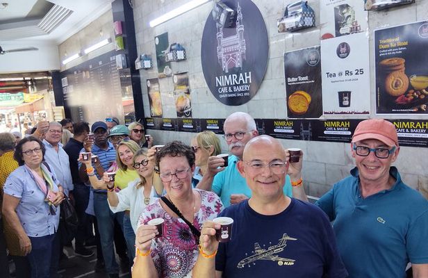 Evening Street Food Walk By Guide with Iconic Sights Of Hyderabad