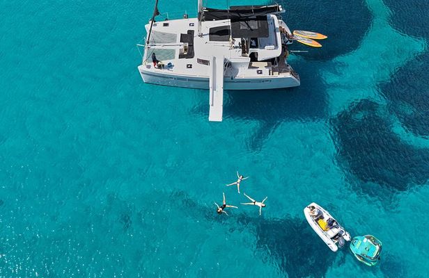 Heraklion: Dia Island Catamaran Cruise with Water Toys