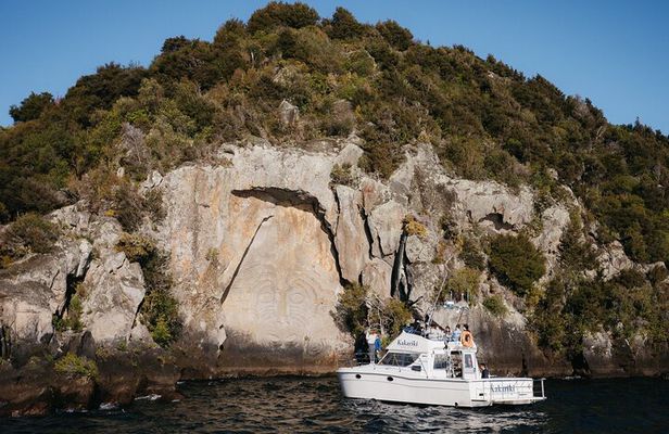 Kakariki Day Time Cruise to Maori Rock Carvings