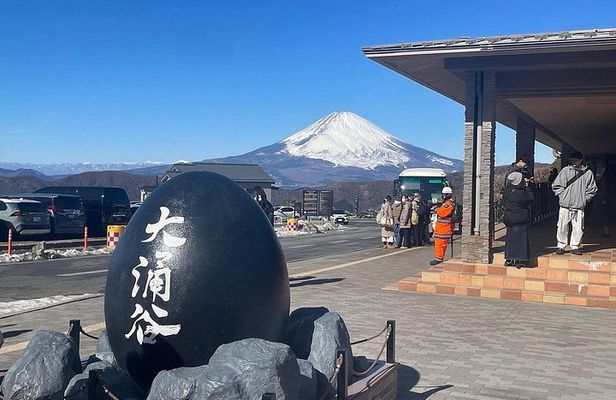 Tokyo: Mt Fuji & Hakone 2-Day Private Tour with Onsen Ryokan Stay