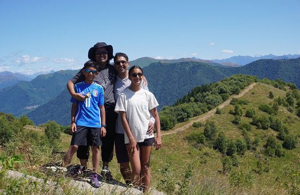 Lake Como Scenic Hiking Tour with Panoramic Views