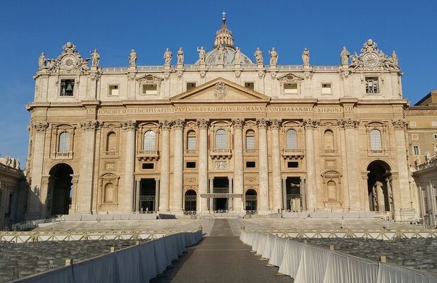 Early Morning Tour St Peter Basilica and Dome Climb
