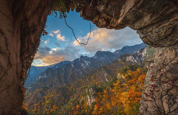 Mt Seorak and Naksansa Temple Day Trip from Seoul