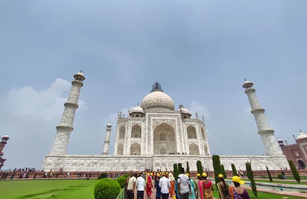 Sunrise Taj Mahal Private Tour from Delhi