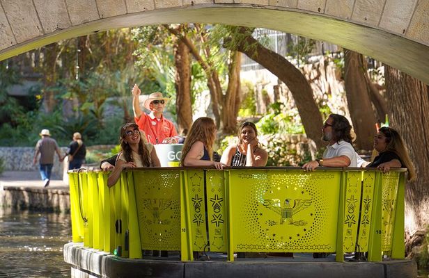 San Antonio Premium City Tour with Alamo & River Walk Cruise