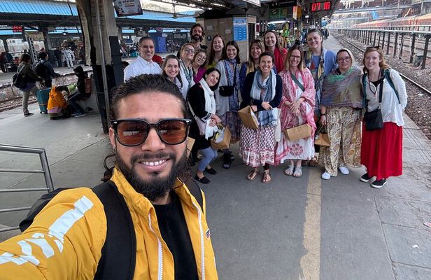 Luxury Taj Mahal and Agra Fort Tour by Train From Delhi