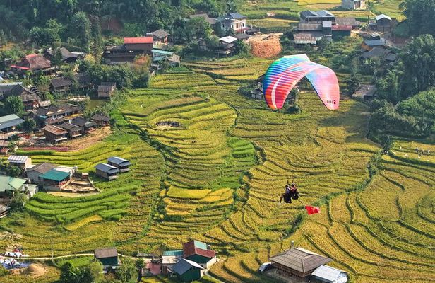 Sapa Paragliding with Acrobatic Flips & Round-trip Transfer