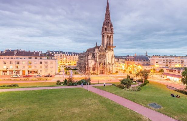 Caen Private Walking Tour with a Local