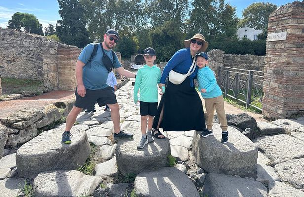 Skip-the-Line Pompeii Tour for Kids with an Archaeologist
