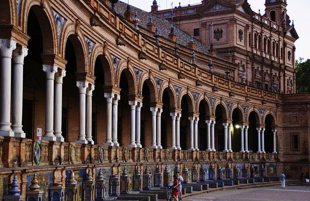 Landmarks of Seville's Historic Center Private Tour