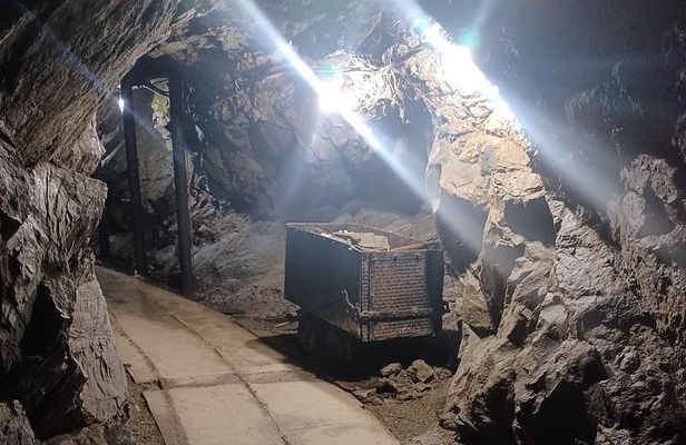 Crystal Gold Mine Tour With Gold Panning and Miner's Museum Visit