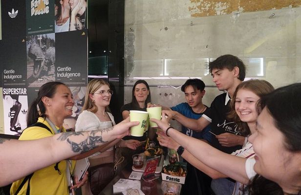 Taipei Nightlife: Zhongshan Bar Hopping & Deep-Fried Chicken