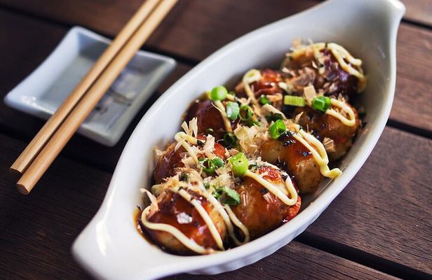 Tokyo Local Eats: Hidden Street Food Tour in Ueno & Ameyoko 