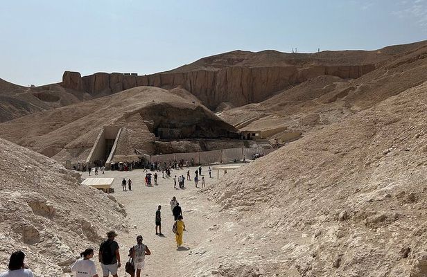 Luxor Day Tour: Valley of Kings & Hatshepsut Temples & habu templ