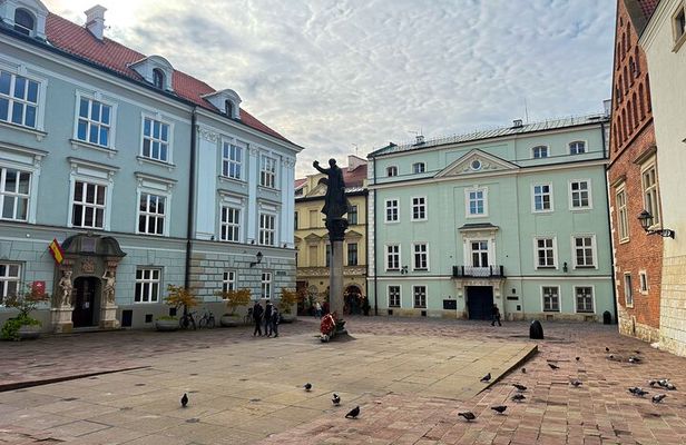 Krakow: Wawel Castle, Cathedral, Salt Mine, and Lunch