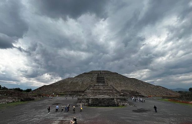 Teotihuacan magical private tour, with pulque tasting