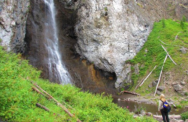Fairy Falls and Grand Prismatic Overlook Hike with Lunch