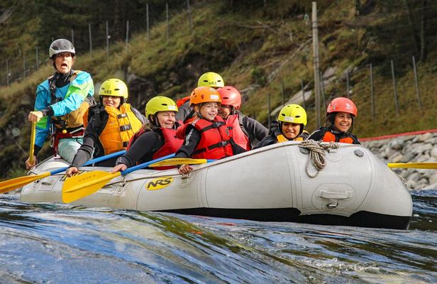 Class 2 Family Rafting in Voss