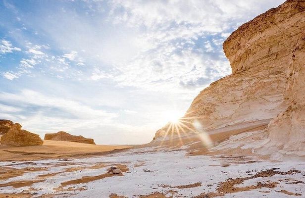 2-Day Bahariya Oasis White and Black Overnight Camping Jeep Tour 