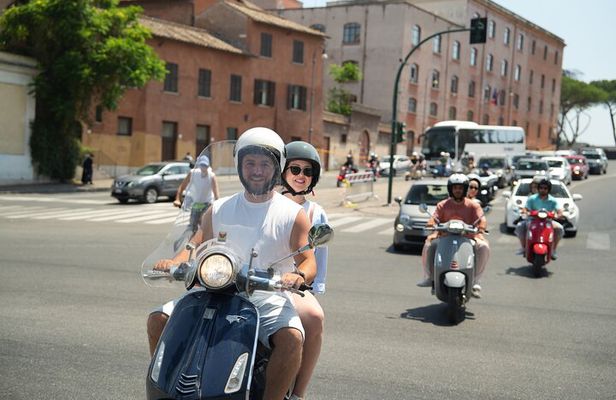 Rome’s Highest Hills Skyline Vespa Tour with Driver and Photo