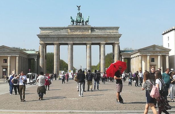Private Walking up 15 Person with Licensed Berlin Tour Guides 
