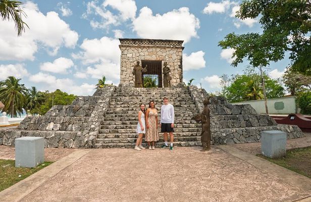 Cenote and Ancient Mayan Ruins Tour with Tequila in Cozumel